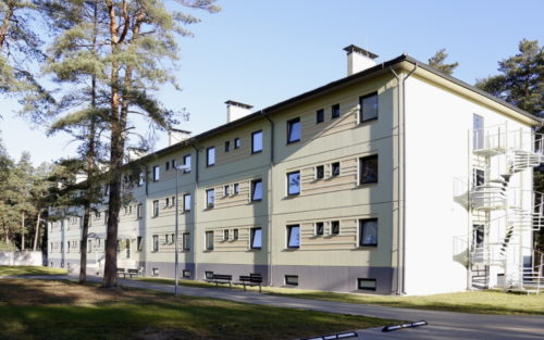 Kazarmu ēku bloku būvniecība Kadagā