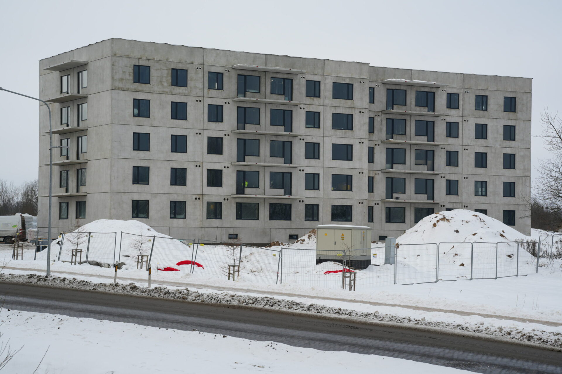 Kuldīgā realizēta grīdas termoizolācija daudzdzīvokļu ēkā