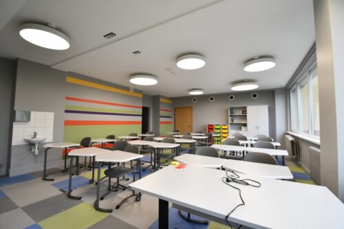 Grīdas siltumizolācija / grīdas termoizolācija Kuldīgas vidusskolā, izmantojot ThermoWhite WD100R.